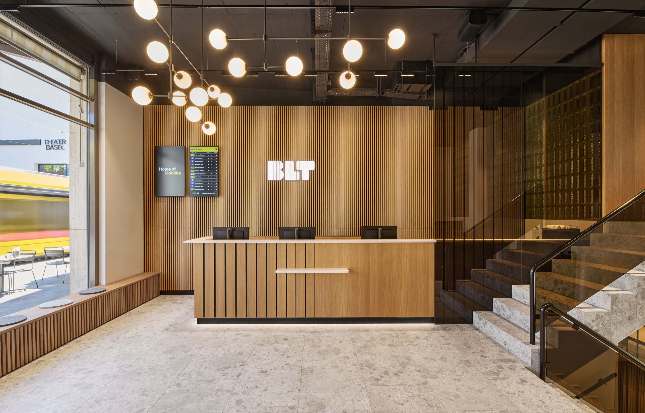 Arbeitswelten. Home of Mobility. Ticket Office, Empfangsdesk. BLT Baselland Transport AG - MACH Architektur.
